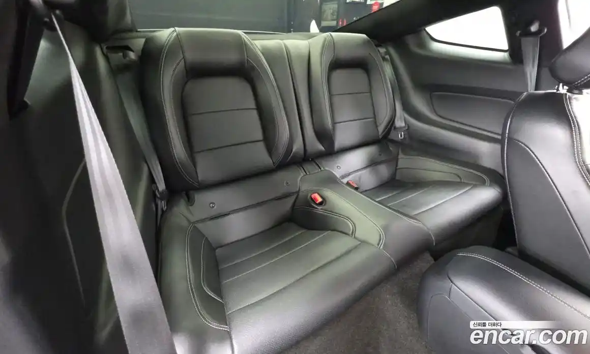 Ford Mustang 2018 2.3 автомат (гидро), фото 18