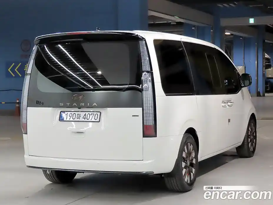 Hyundai Staria 2024 2.2 автомат (гидро), фото 4