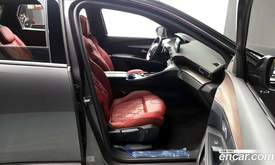 Peugeot 5008 2024 1.2 автомат (гидро), фото 11
