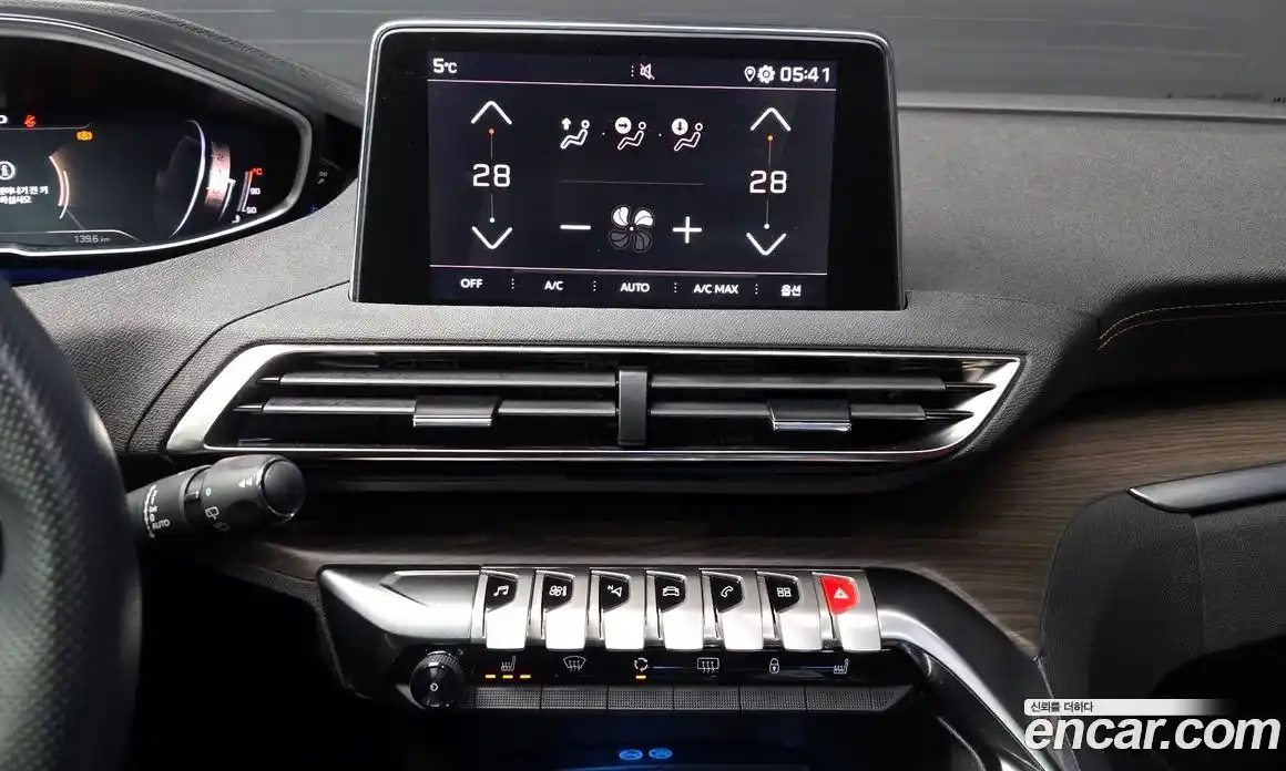 Peugeot 5008 2024 1.2 автомат (гидро), фото 14