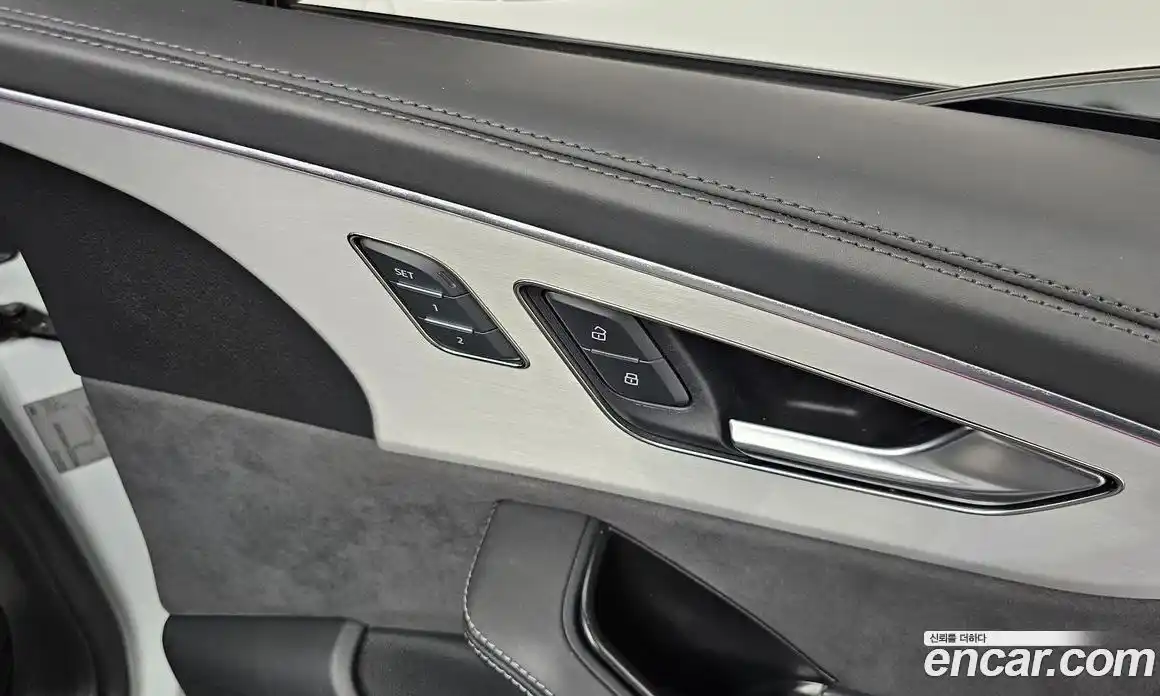 Audi Q8 2023 3.0 автомат (гидро), фото 17