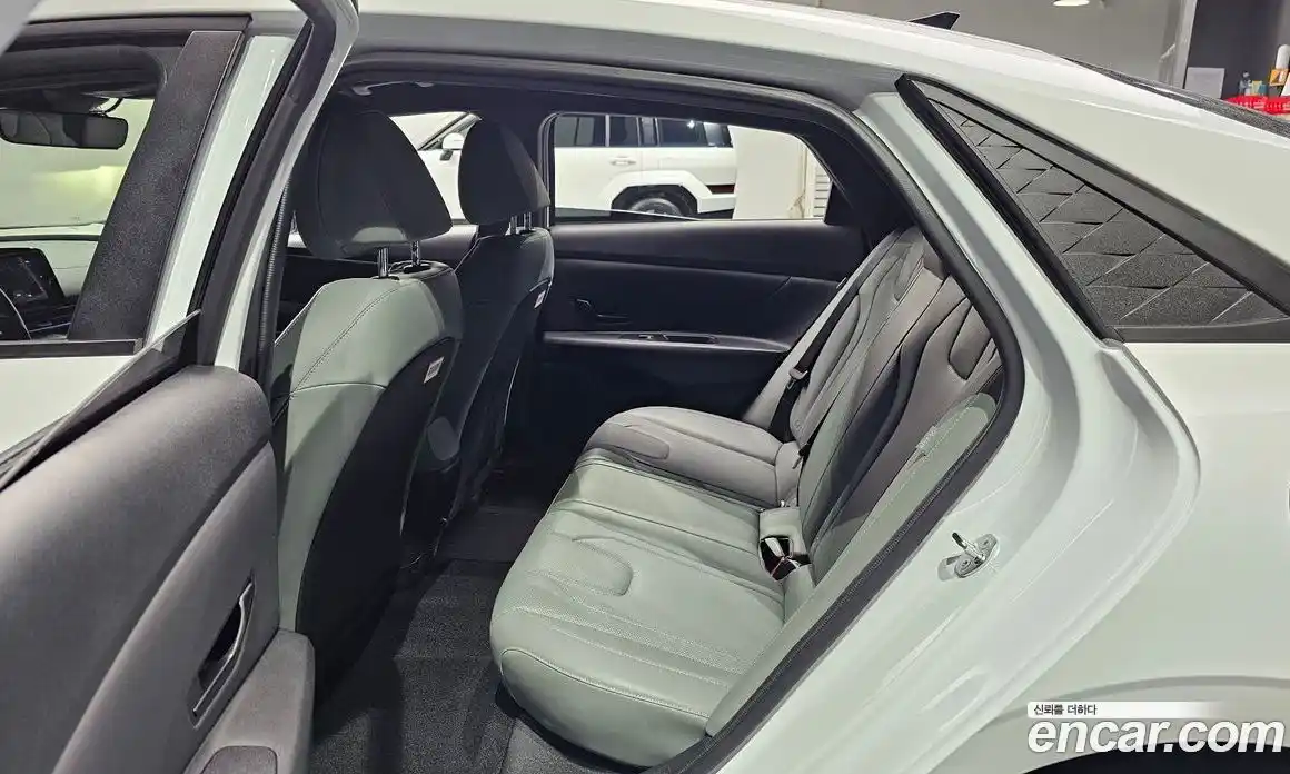 Hyundai Avante 2024 1.6 автомат (гидро), фото 11