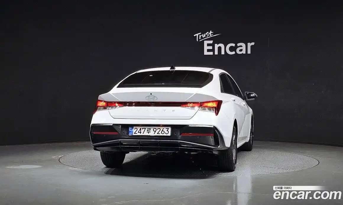 Hyundai Avante 2024 1.6 автомат (гидро), фото 4