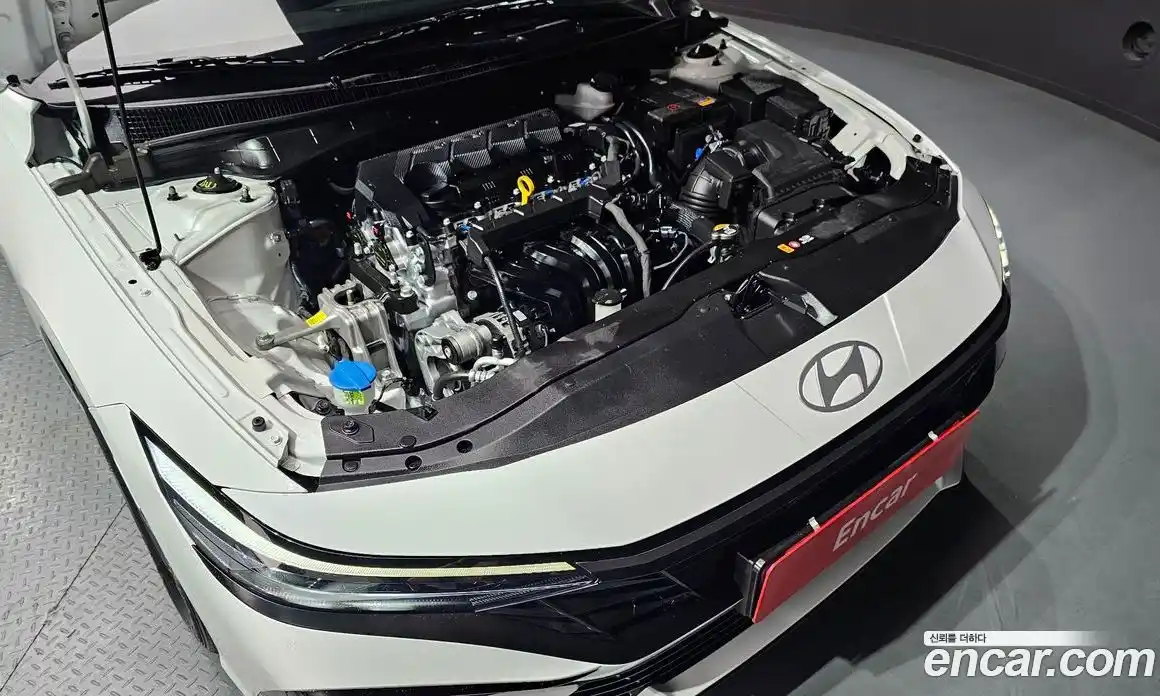 Hyundai Avante 2024 1.6 автомат (гидро), фото 6
