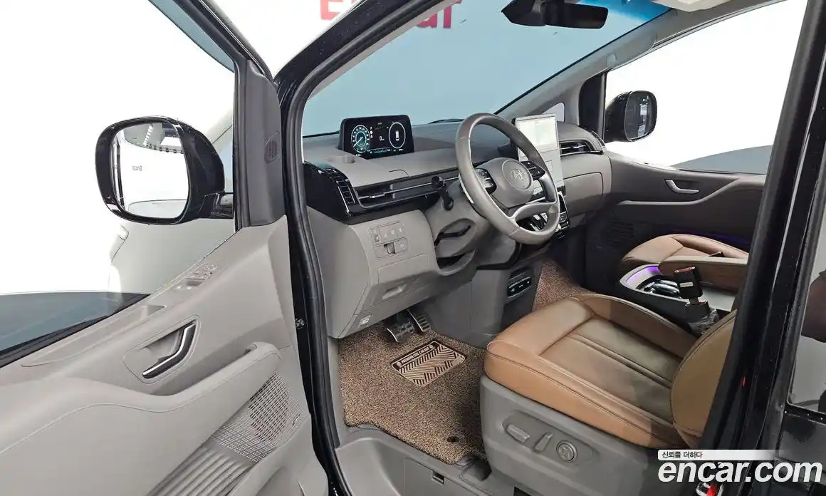 Hyundai Staria 2024 1.6 автомат (гидро), фото 12