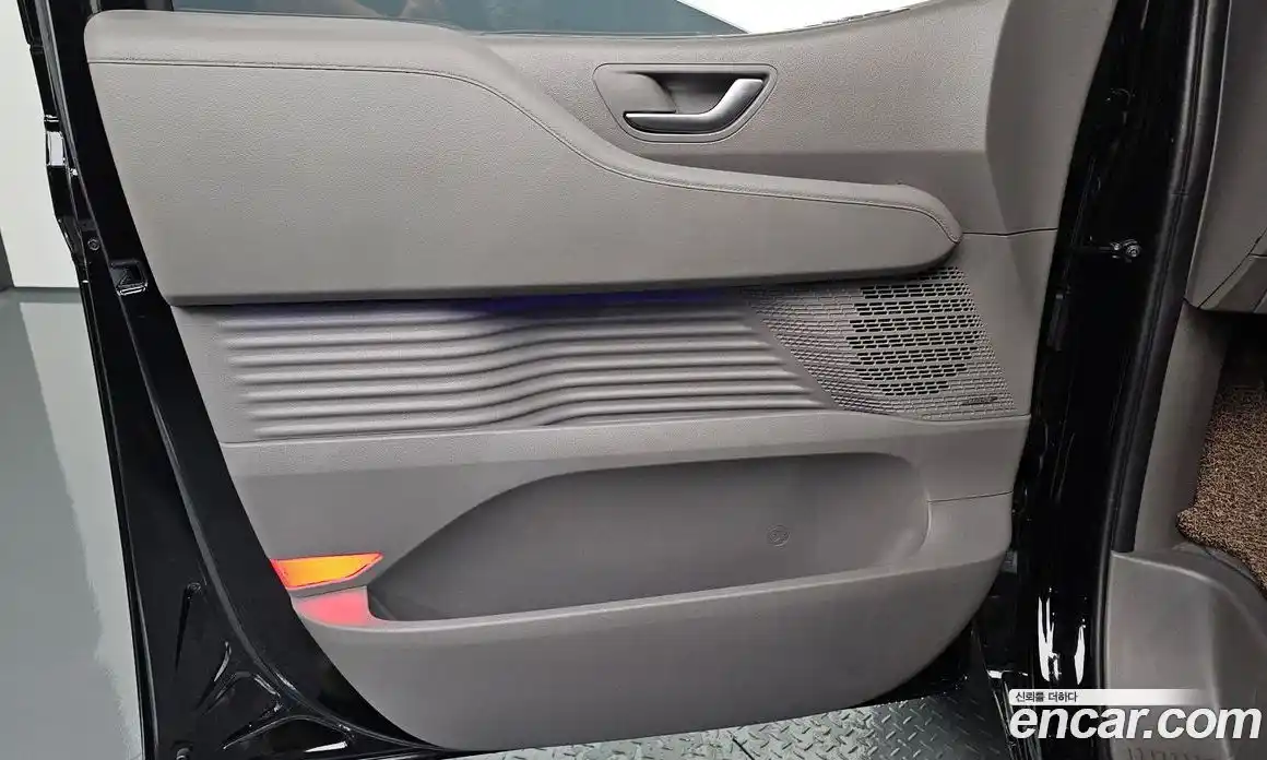 Hyundai Staria 2024 1.6 автомат (гидро), фото 13