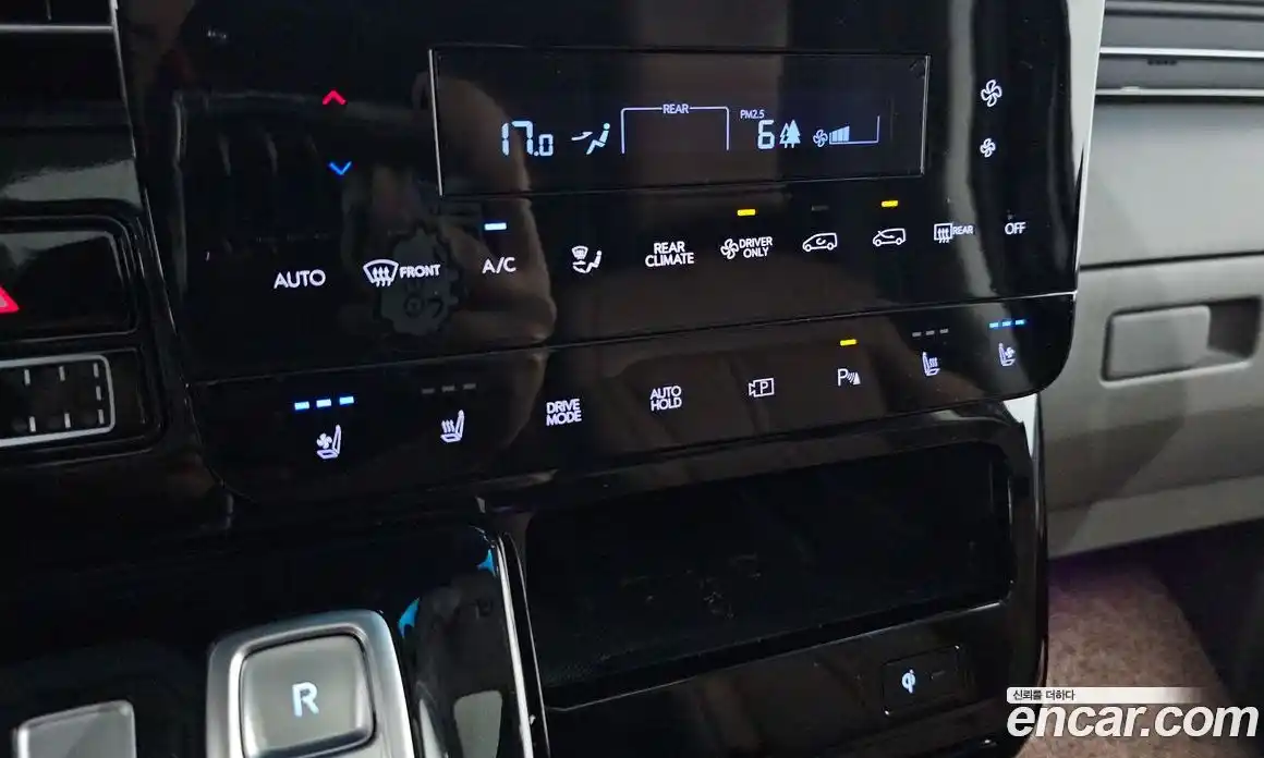 Hyundai Staria 2024 1.6 автомат (гидро), фото 22