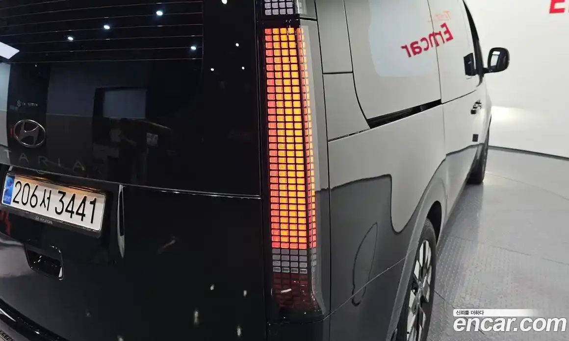 Hyundai Staria 2024 1.6 автомат (гидро), фото 8
