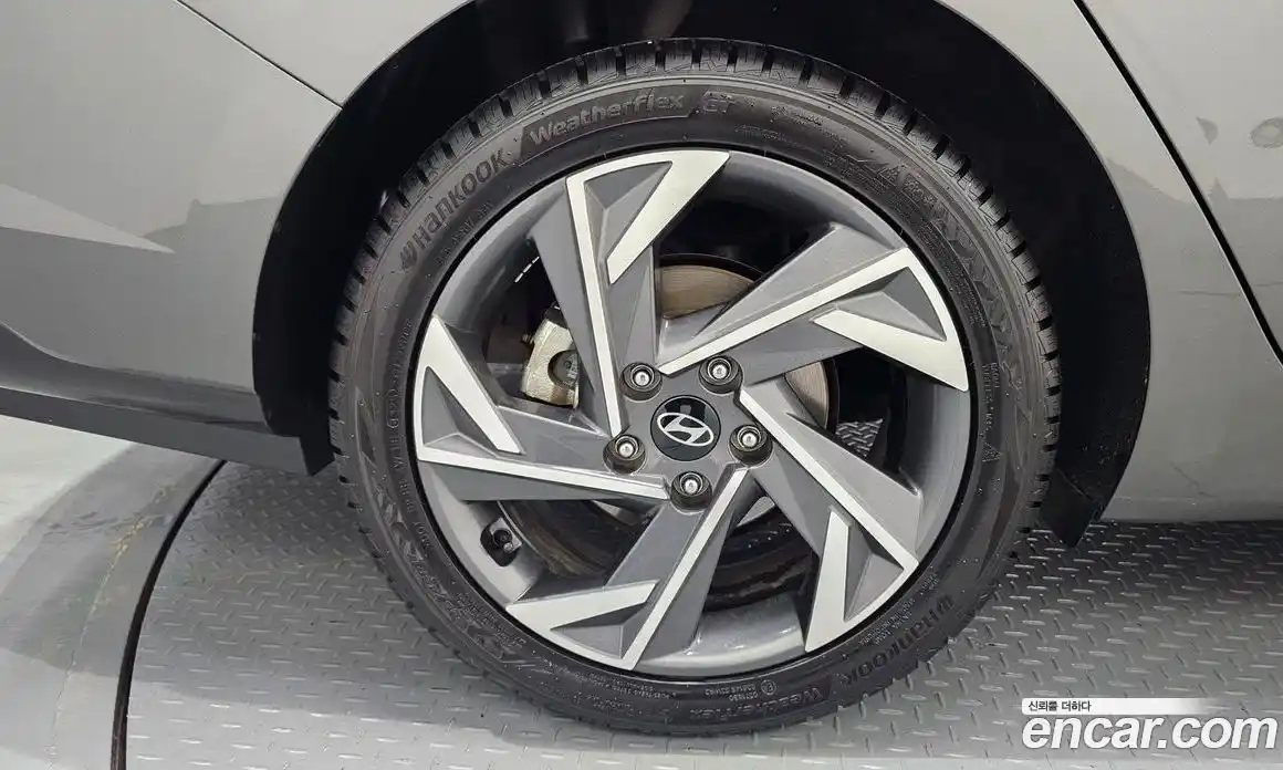 Hyundai Avante 2023 1.6 автомат (гидро), фото 5