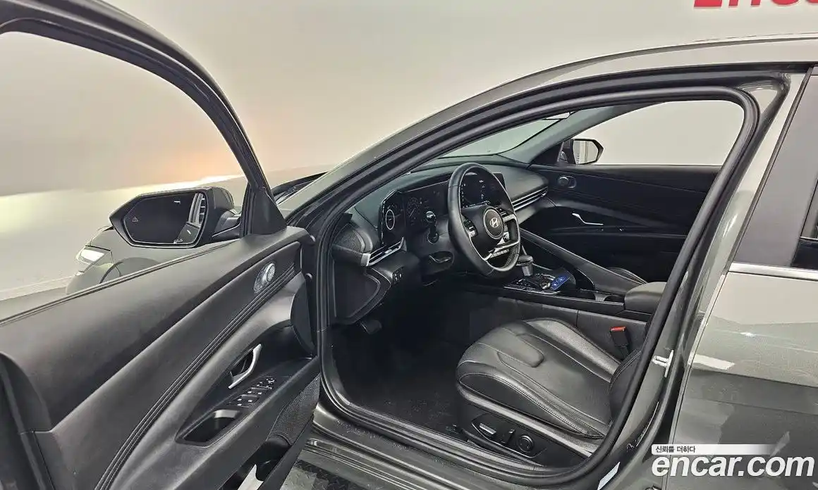Hyundai Avante 2023 1.6 автомат (гидро), фото 10