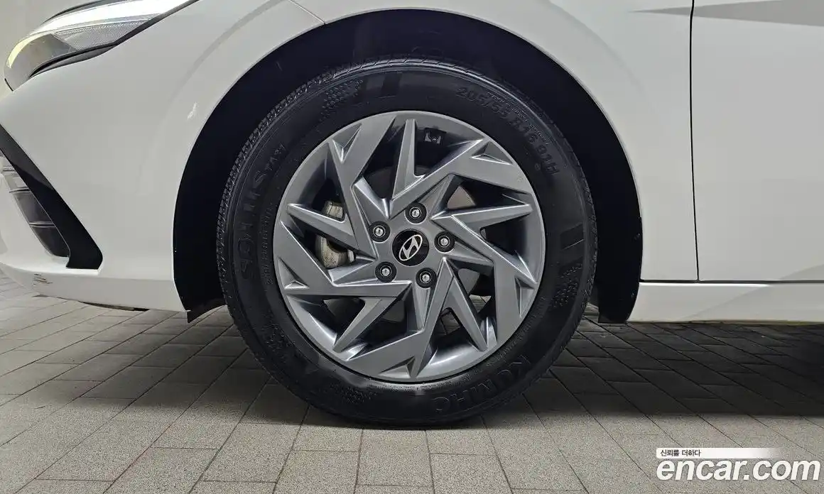 Hyundai Avante 2025 1.6 автомат (гидро), фото 5