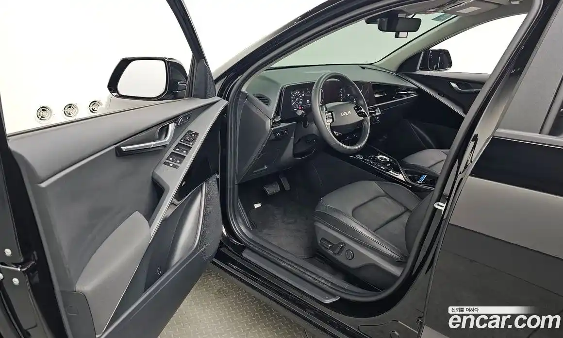 Kia Niro 2023 0.2 автомат (гидро), фото 12
