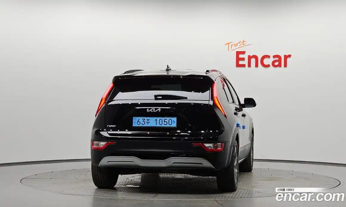 Kia Niro 2023 0.2 автомат (гидро), фото 3