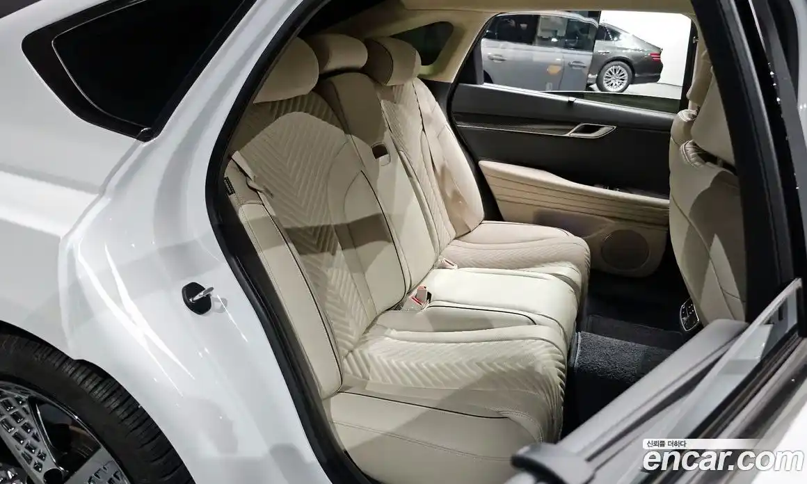 Genesis G80 2023 2.5 автомат (гидро), фото 17