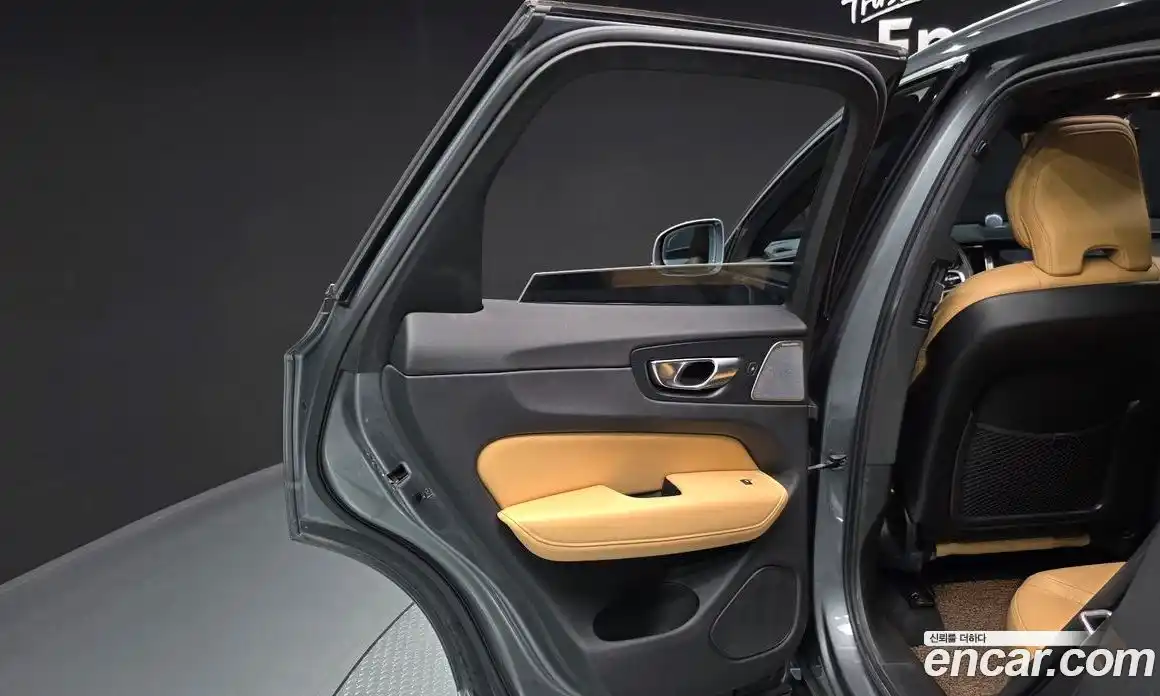 Volvo XC60 2019 2.0 автомат (гидро), фото 15
