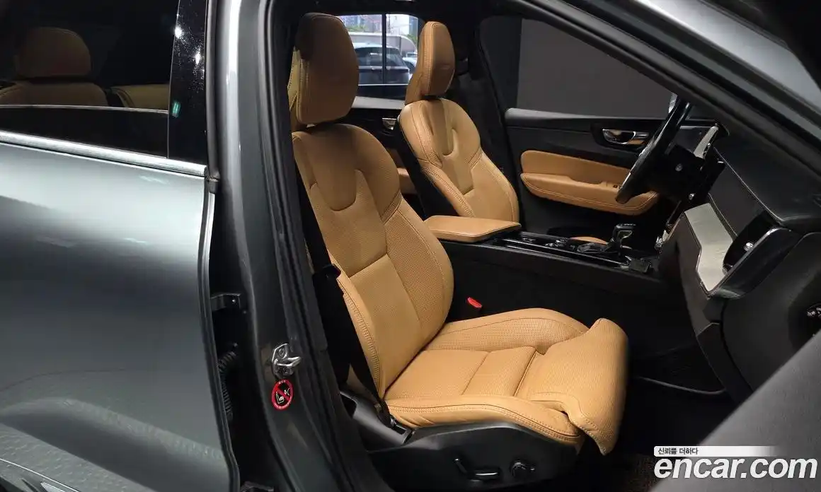Volvo XC60 2019 2.0 автомат (гидро), фото 16