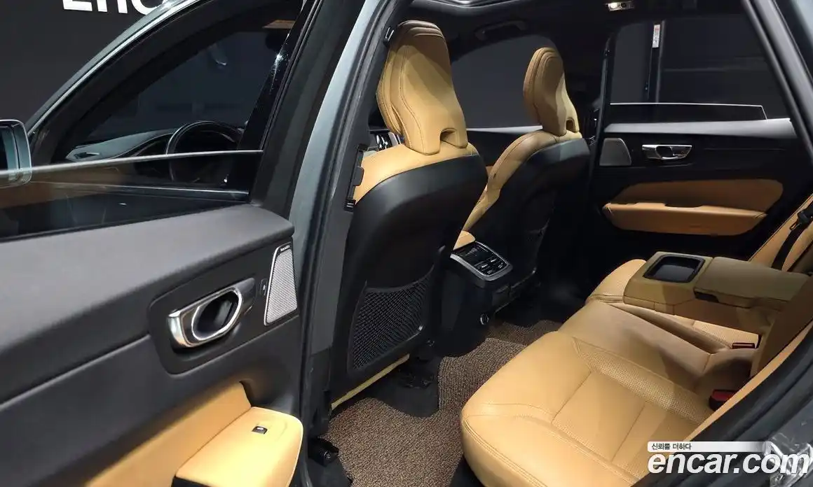 Volvo XC60 2019 2.0 автомат (гидро), фото 18