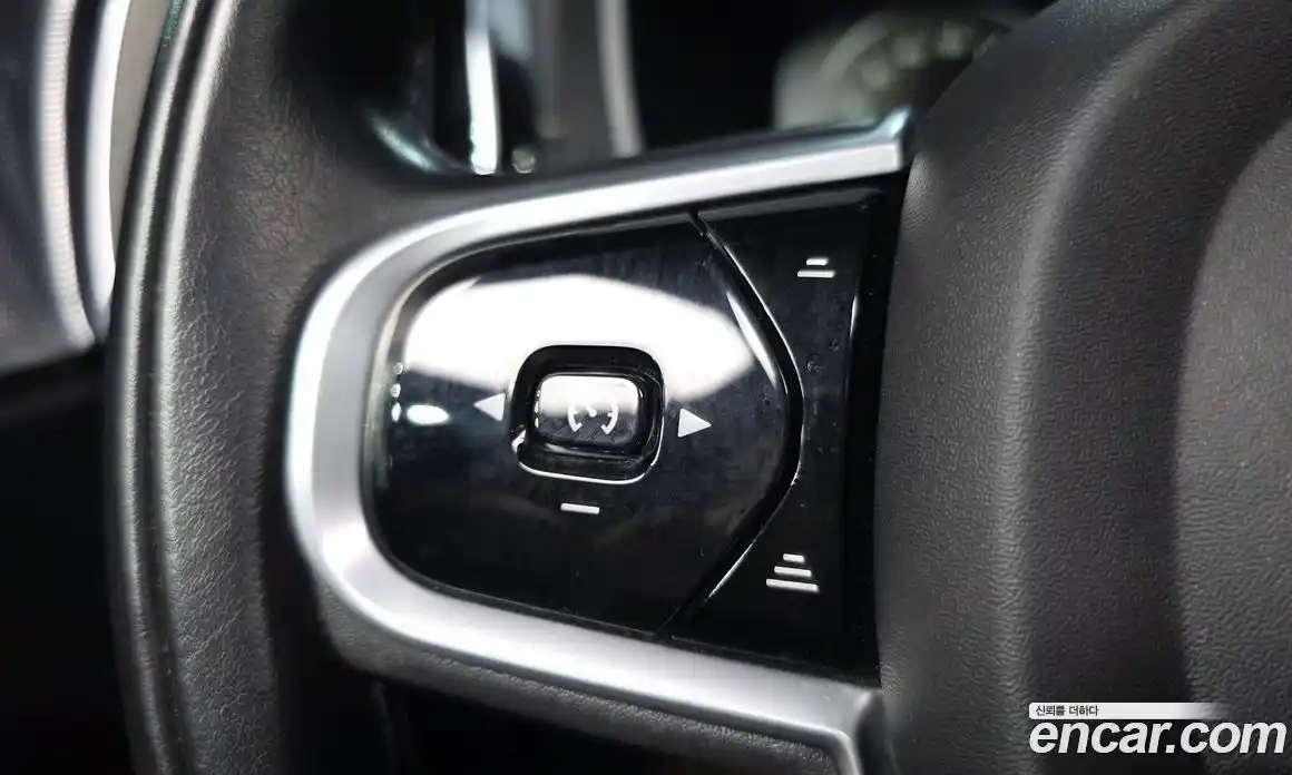 Volvo XC60 2019 2.0 автомат (гидро), фото 24