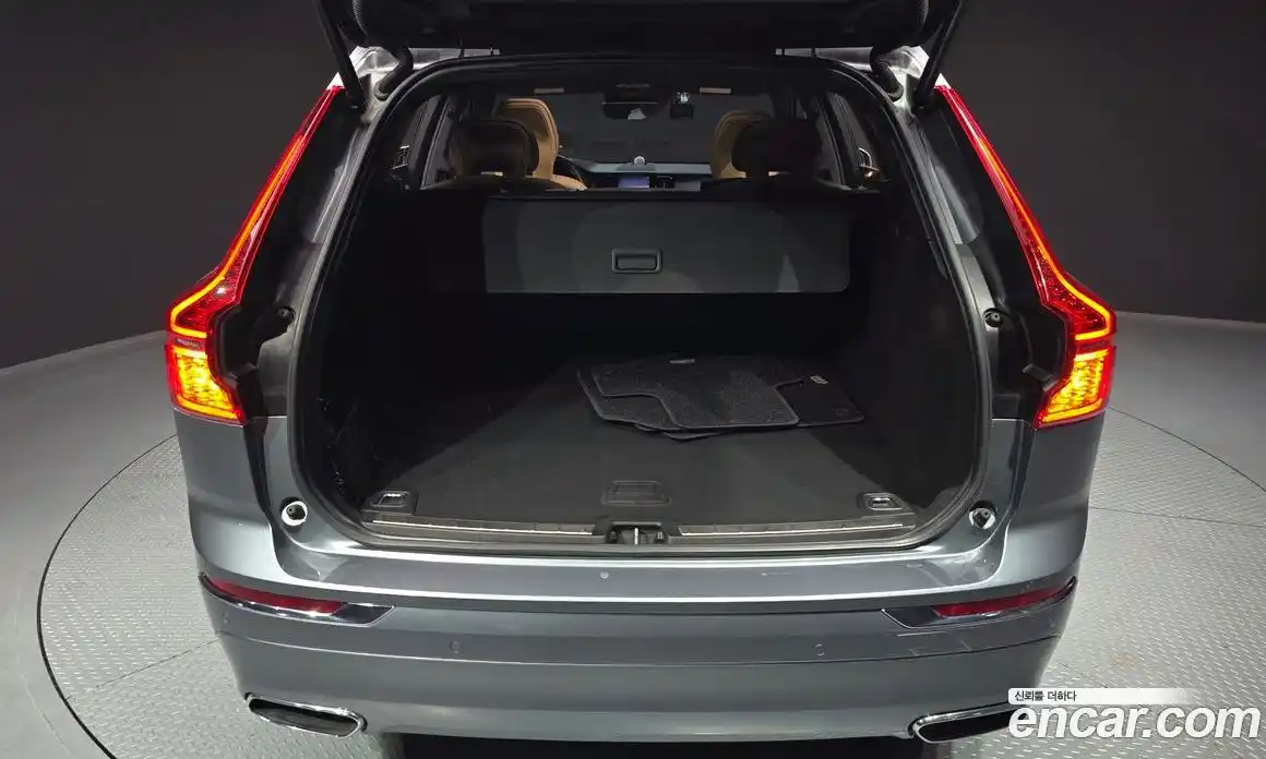 Volvo XC60 2019 2.0 автомат (гидро), фото 26