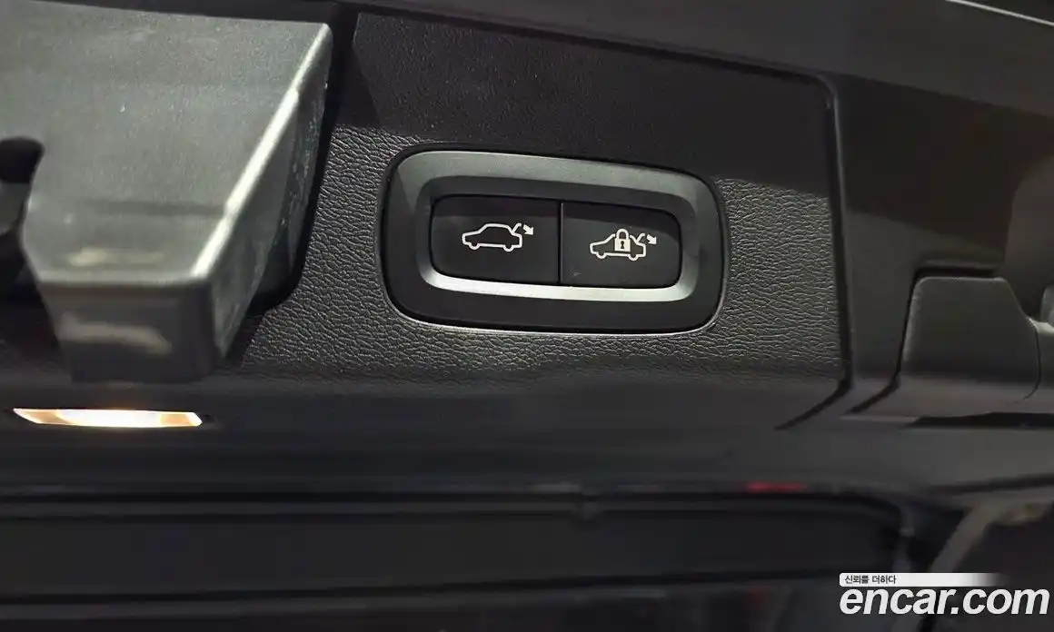 Volvo XC60 2019 2.0 автомат (гидро), фото 33