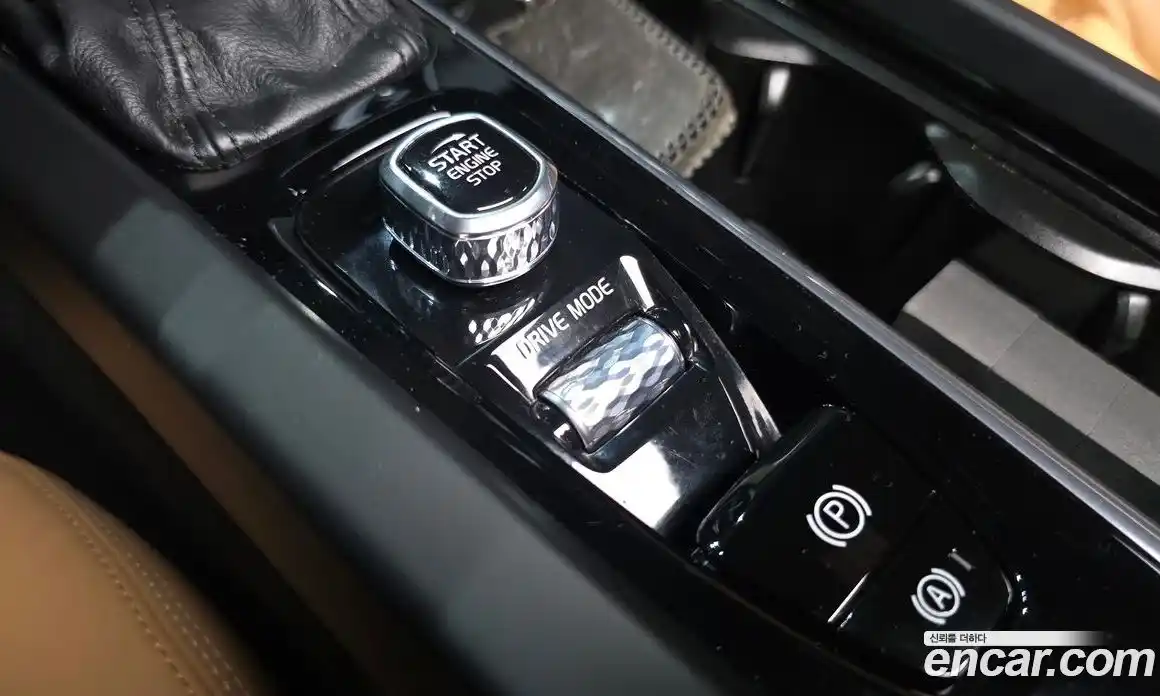 Volvo XC60 2019 2.0 автомат (гидро), фото 37
