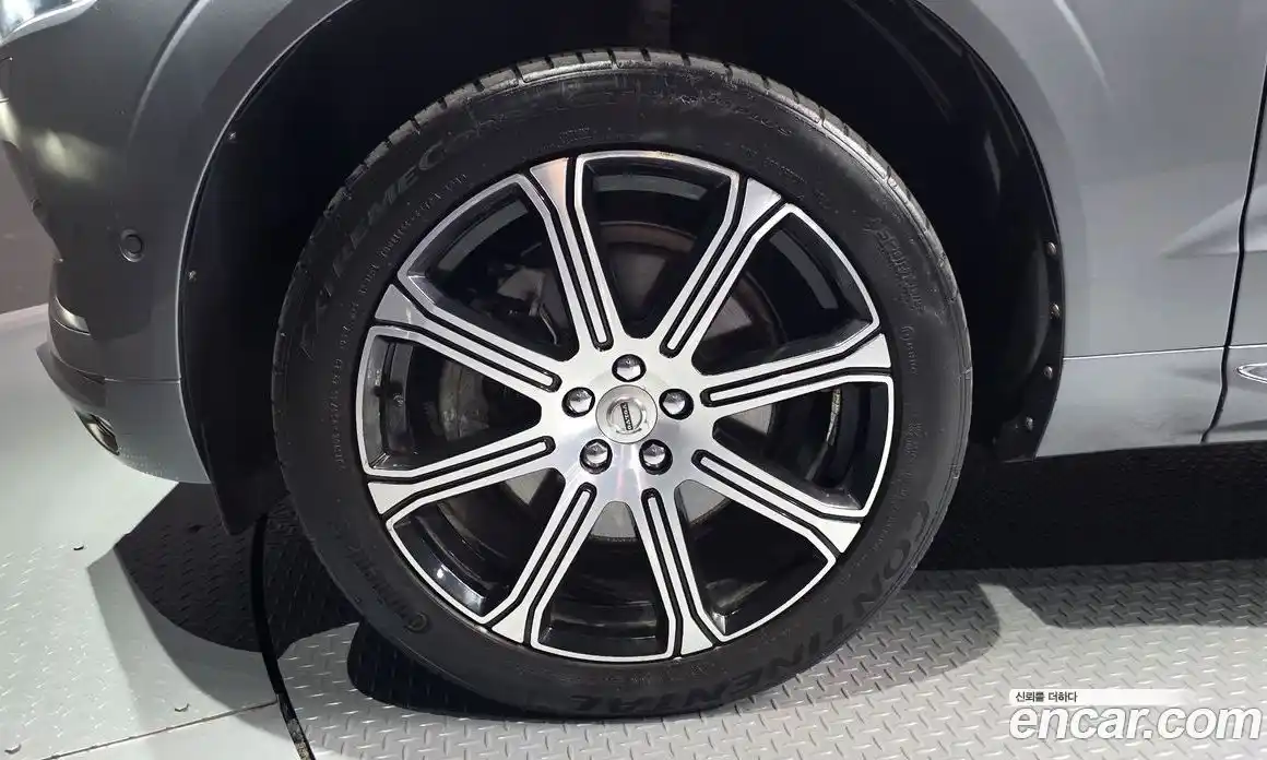 Volvo XC60 2019 2.0 автомат (гидро), фото 5