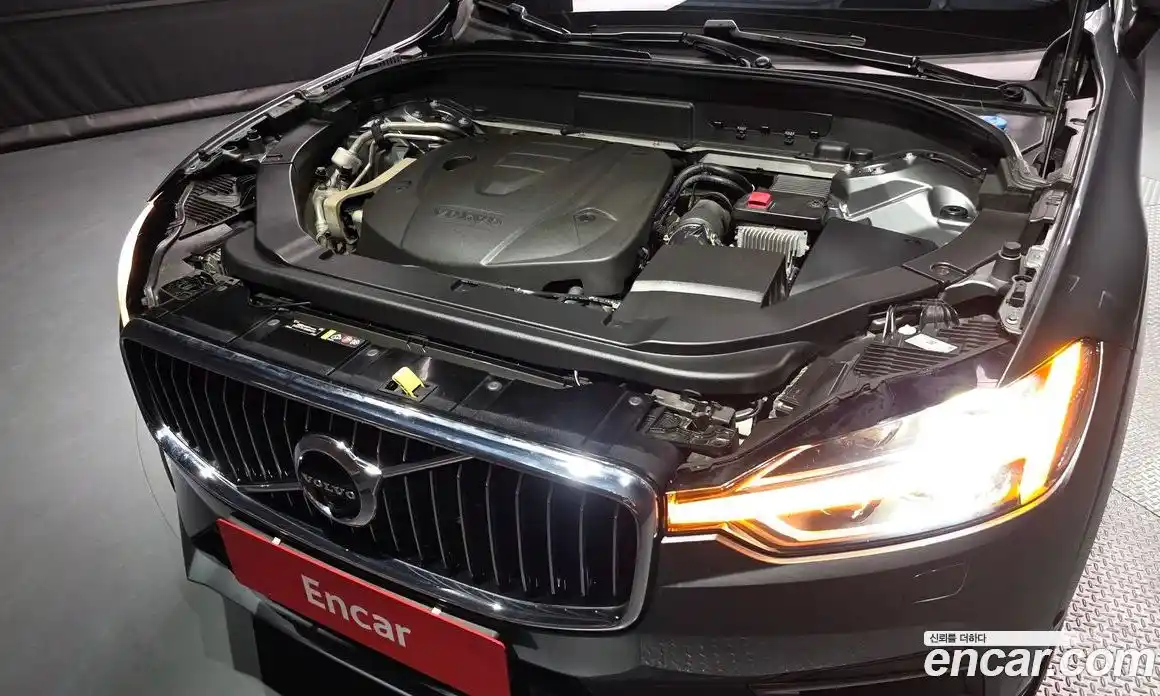 Volvo XC60 2019 2.0 автомат (гидро), фото 6