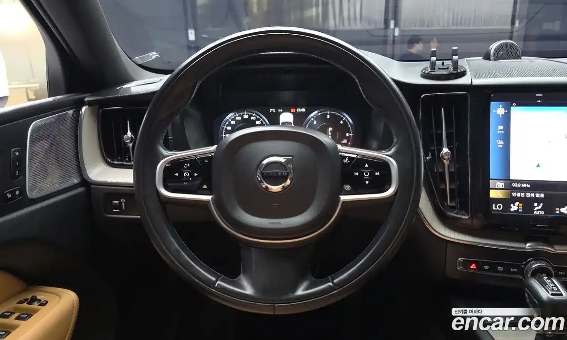 Volvo XC60 2019 2.0 автомат (гидро), фото 13