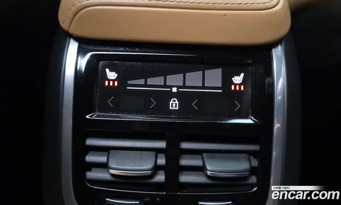 Volvo XC60 2019 2.0 автомат (гидро), фото 19