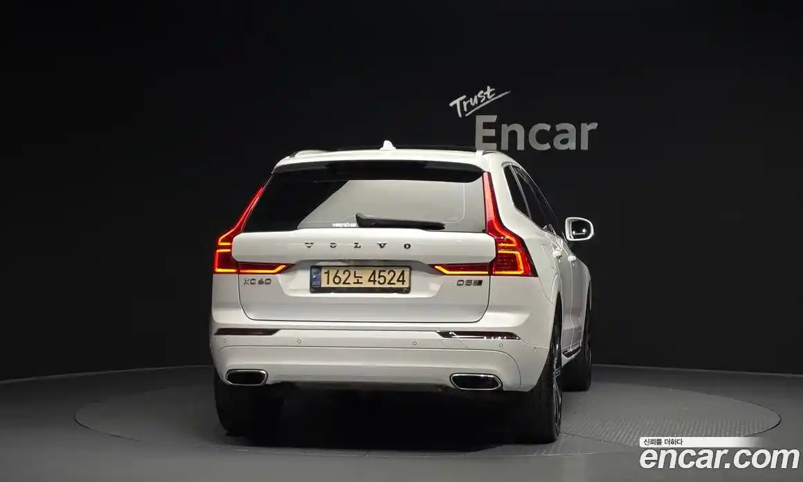Volvo XC60 2019 2.0 автомат (гидро), фото 4