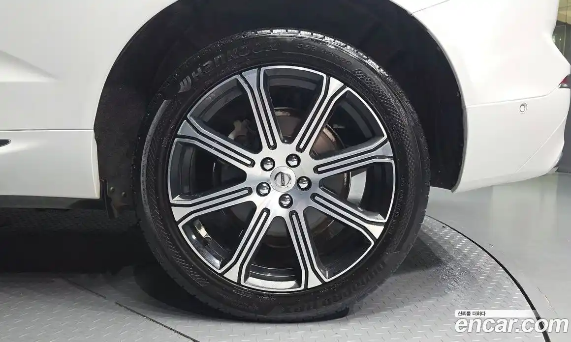 Volvo XC60 2019 2.0 автомат (гидро), фото 5