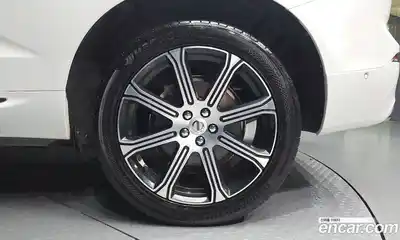Volvo XC60 2019 2.0 автомат (гидро), миниатюра 5