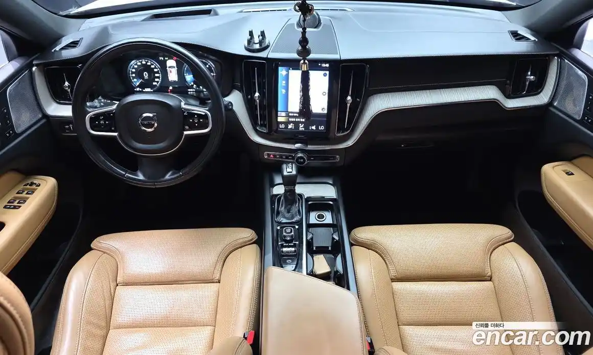 Volvo XC60 2019 2.0 автомат (гидро), фото 7
