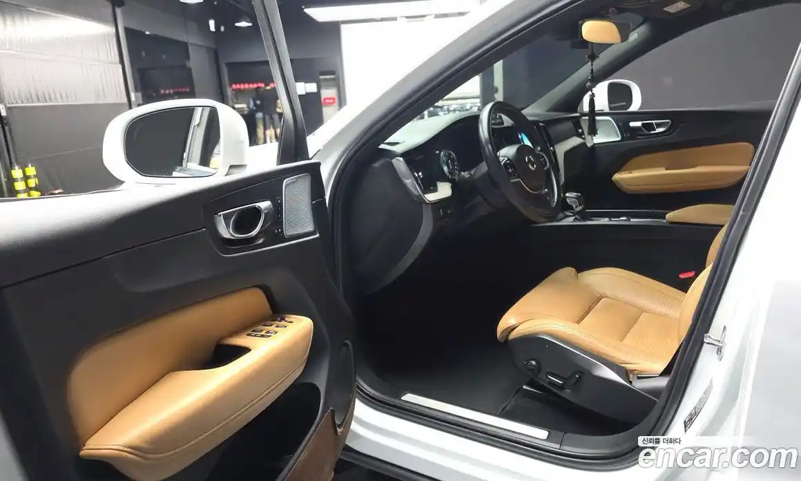 Volvo XC60 2019 2.0 автомат (гидро), фото 10