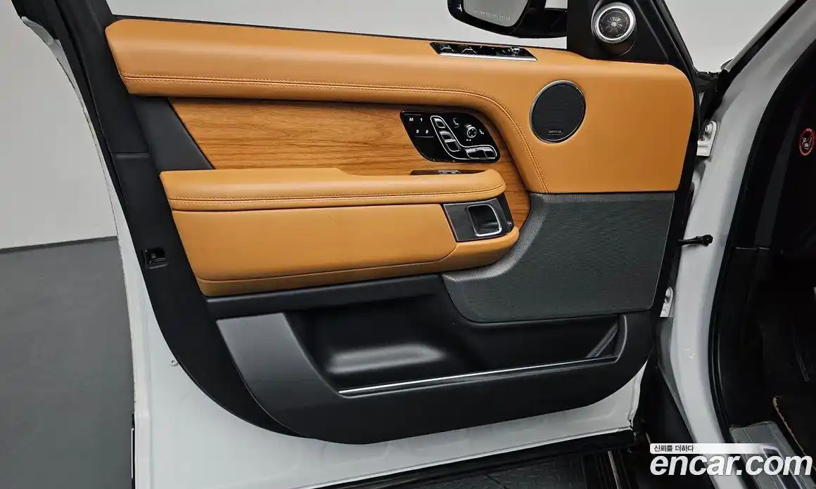 Land Rover Range Rover 2022 3.0 автомат (гидро), фото 13