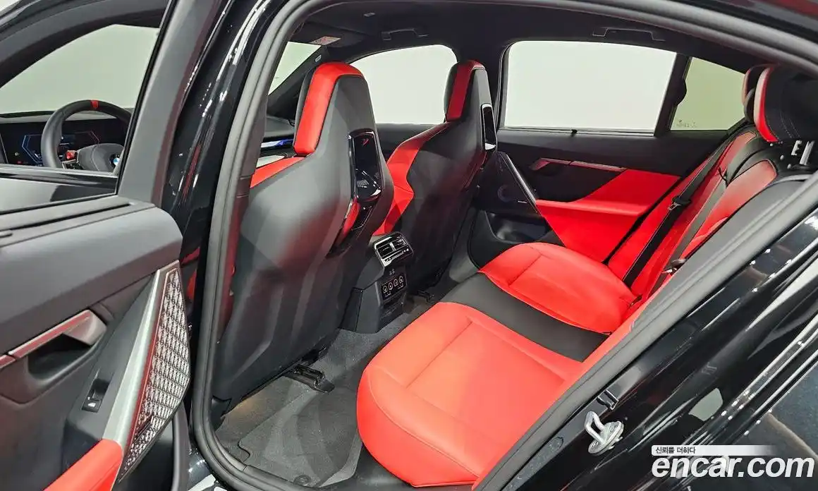 BMW M5 2025 4.4 автомат (гидро), фото 16