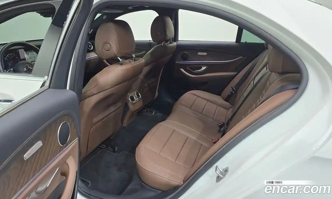 Mercedes-Benz E-Class 2022 2.0 автомат (гидро), фото 17