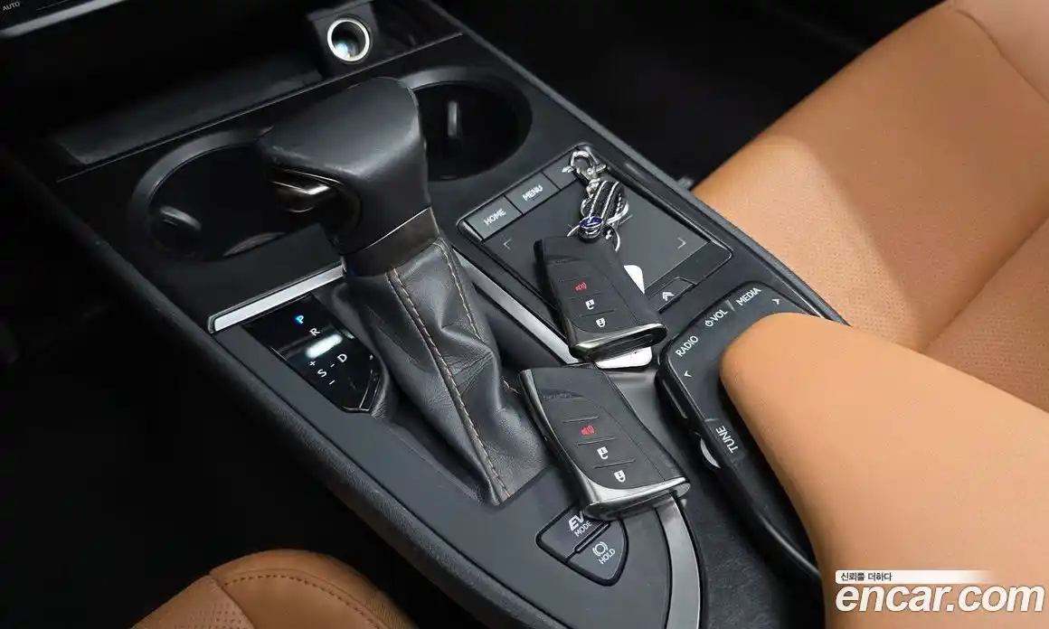 Lexus UX 2021 2.0 автомат (гидро), фото 12 Lexus UX 2021 2.0 автомат (гидро), фото 12