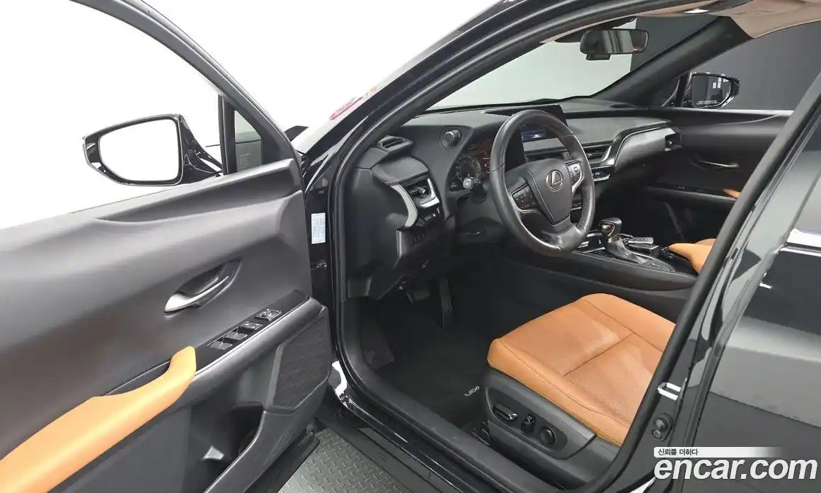 Lexus UX 2021 2.0 автомат (гидро), фото 13 Lexus UX 2021 2.0 автомат (гидро), фото 13
