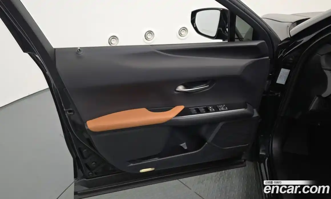Lexus UX 2021 2.0 автомат (гидро), фото 14 Lexus UX 2021 2.0 автомат (гидро), фото 14