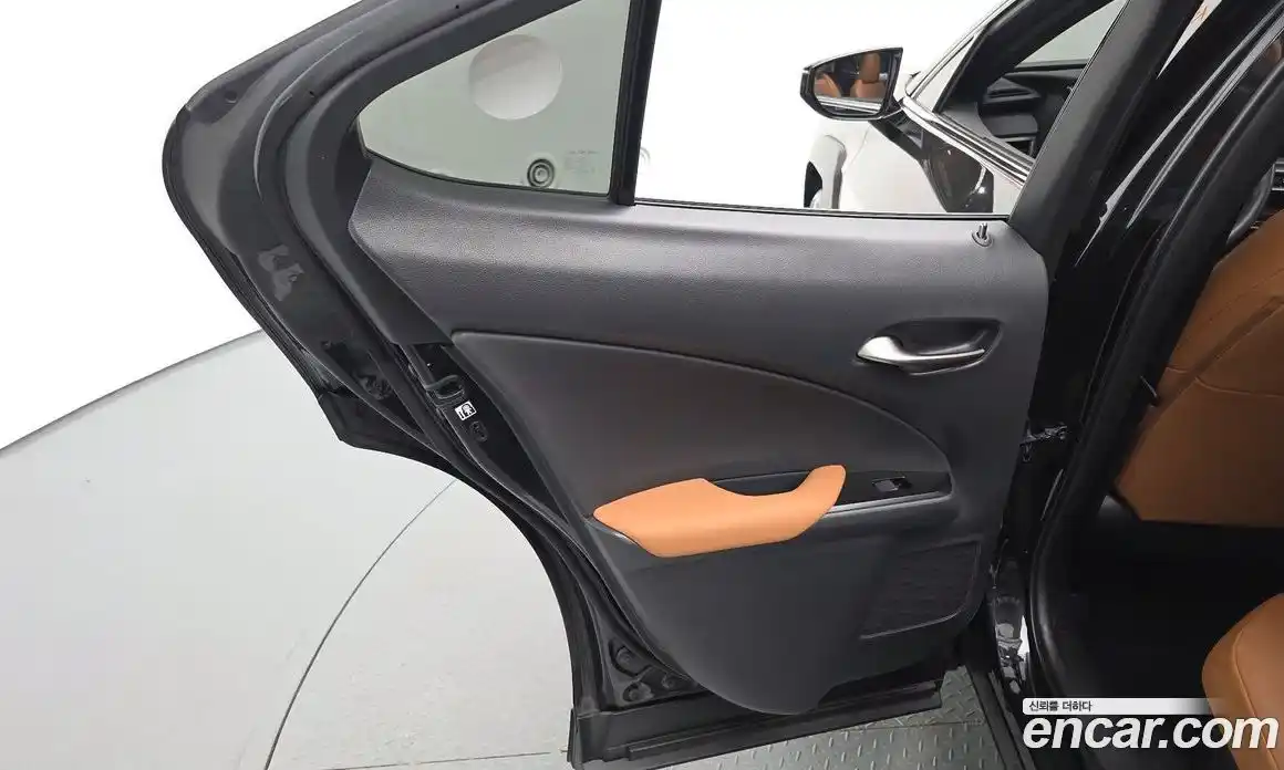 Lexus UX 2021 2.0 автомат (гидро), фото 15 Lexus UX 2021 2.0 автомат (гидро), фото 15