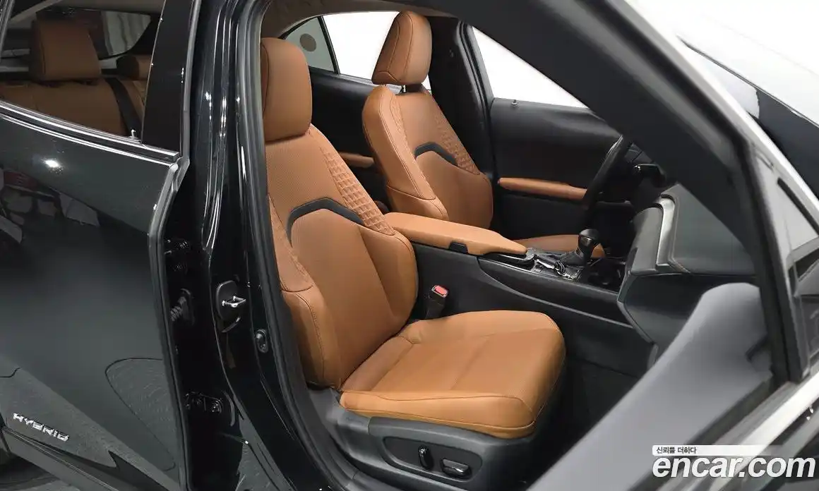Lexus UX 2021 2.0 автомат (гидро), фото 16 Lexus UX 2021 2.0 автомат (гидро), фото 16