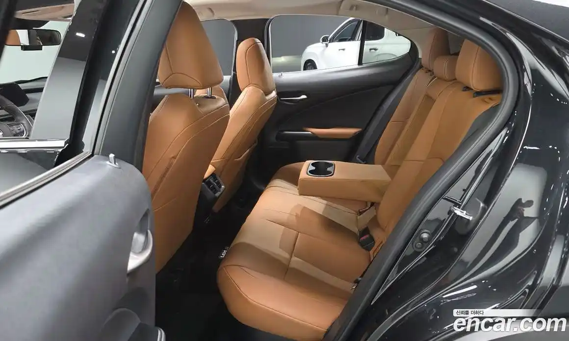 Lexus UX 2021 2.0 автомат (гидро), фото 17 Lexus UX 2021 2.0 автомат (гидро), фото 17