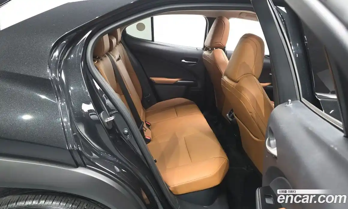 Lexus UX 2021 2.0 автомат (гидро), фото 18 Lexus UX 2021 2.0 автомат (гидро), фото 18