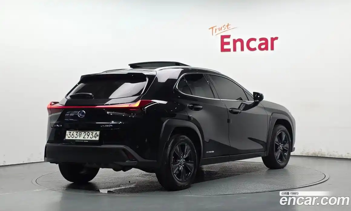 Lexus UX 2021 2.0 автомат (гидро), фото 2 Lexus UX 2021 2.0 автомат (гидро), фото 2