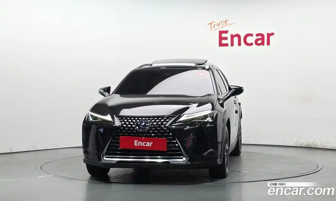 Lexus UX 2021 2.0 автомат (гидро), фото 3 Lexus UX 2021 2.0 автомат (гидро), фото 3