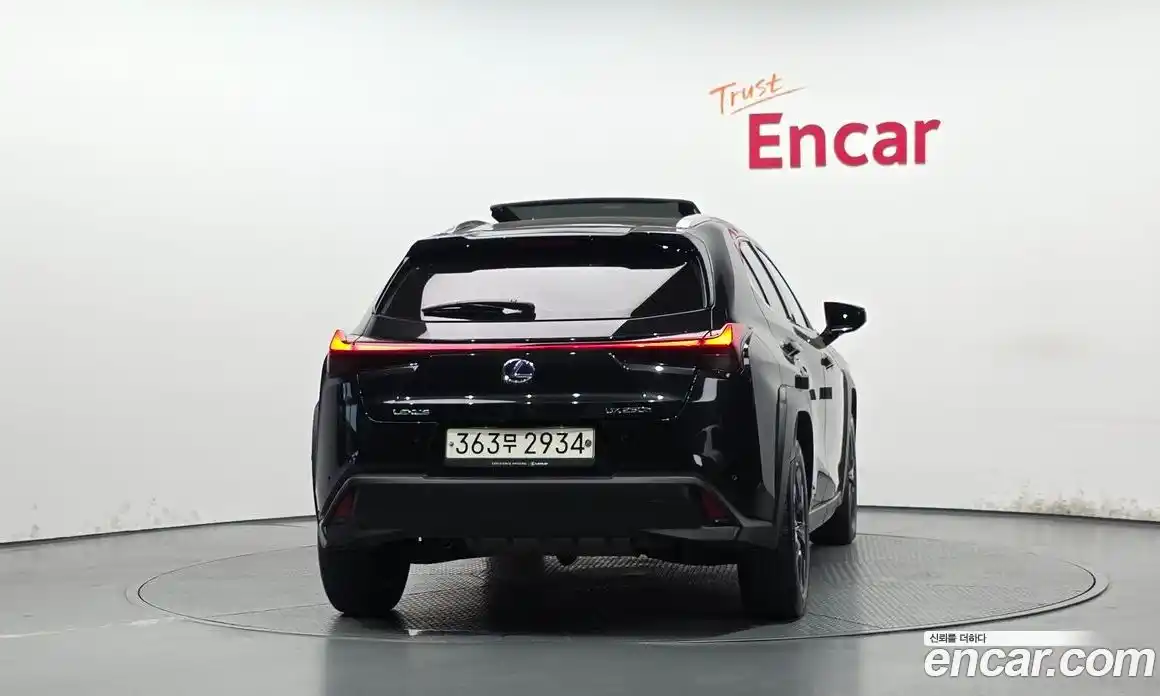 Lexus UX 2021 2.0 автомат (гидро), фото 4 Lexus UX 2021 2.0 автомат (гидро), фото 4