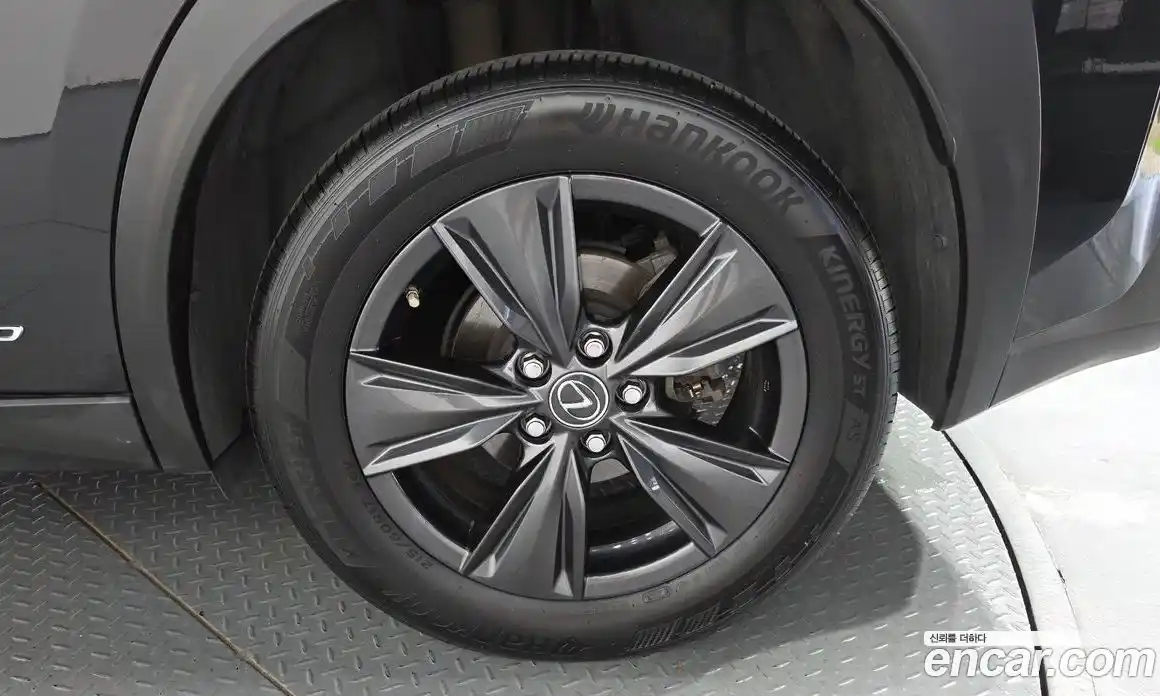 Lexus UX 2021 2.0 автомат (гидро), фото 7 Lexus UX 2021 2.0 автомат (гидро), фото 7
