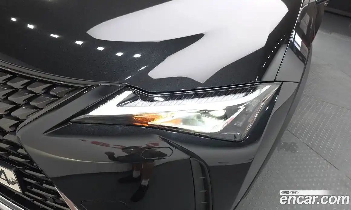 Lexus UX 2021 2.0 автомат (гидро), фото 8 Lexus UX 2021 2.0 автомат (гидро), фото 8