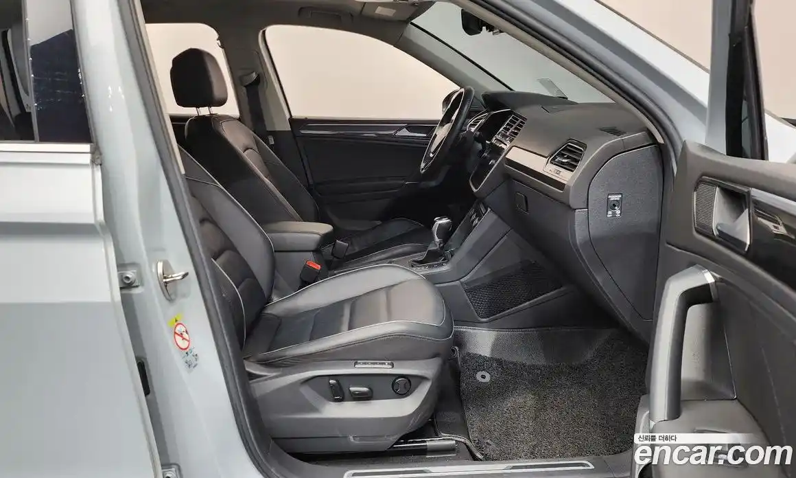 Volkswagen Tiguan 2018 2.0 автомат (гидро), фото 16
